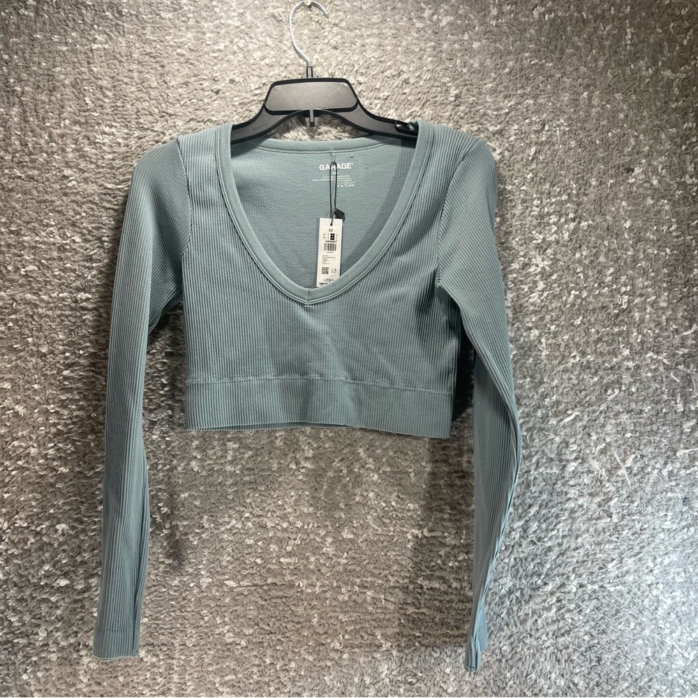 Garage Women's‎ Size M Ribbed Green Cropped V-Neck Long Sleeve Top Nylon NWT